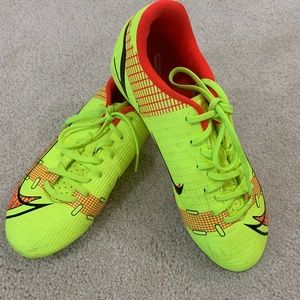 Boys Nike Soccer Cleats (3.5 Y)